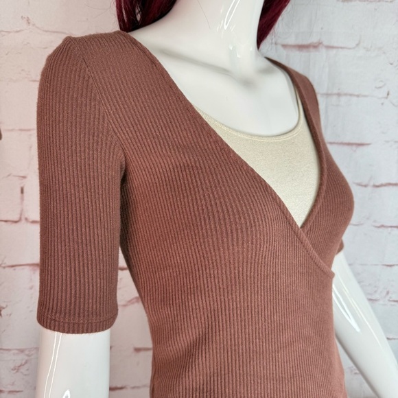 PST Brown Ribbed Knit Surplice Faux Wrap Deep V-Neck Short Sleeve Top Size M - Picture 5 of 11